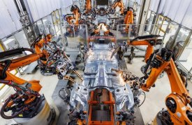 Audi внедряет ИИ в покрасочный цех: мониторинг КТЛ, обнаружение дефектов и роботизация на заводах VW Group